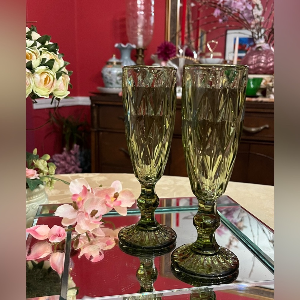 A pair of Green Diamond-Embossed 5oz Wine Glasses in Vintage Glassware Design